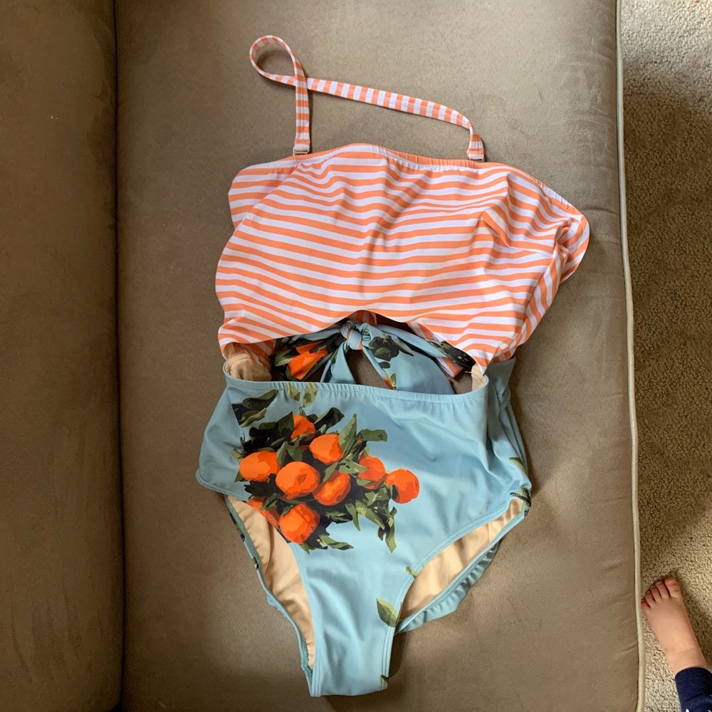 Albion Daytripper Cut-our one piece suit -EUC!!